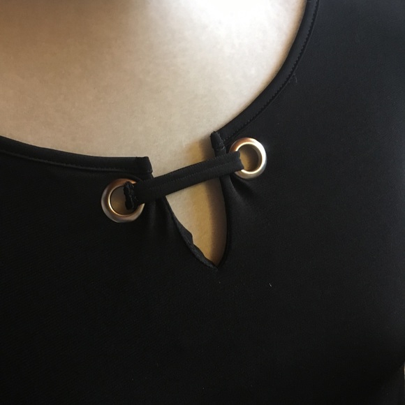 Flower sleeved top - Picture 4 of 5